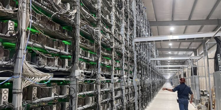 CleanSpark Turns into Fourth Bitcoin Miner To Maintain 10,000 BTC